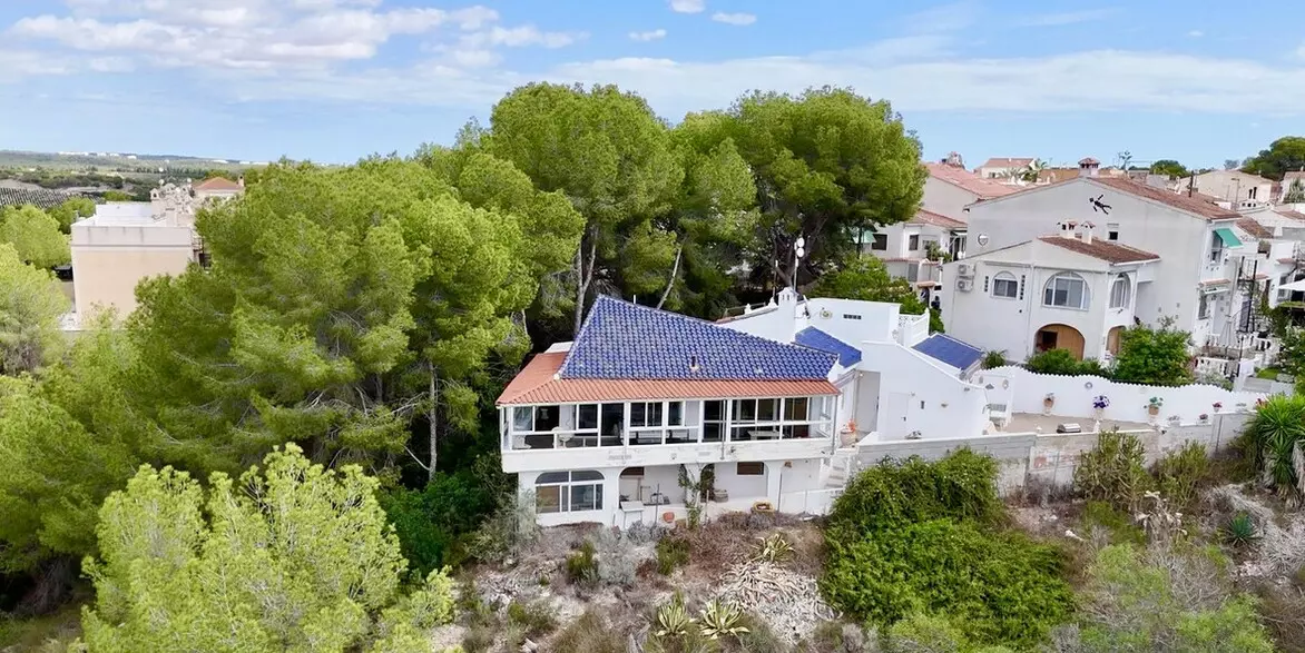 3-bedroom Villa In Pilar De La Horadada, Spain (217 M²)