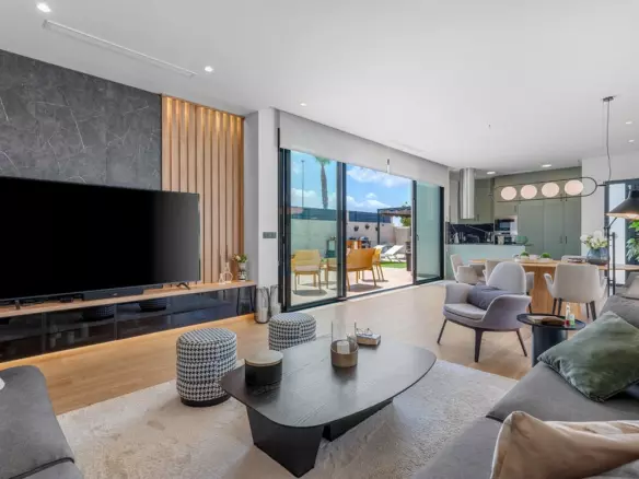 3-bedroom Villa In Benijofar, Spain (146 M²)