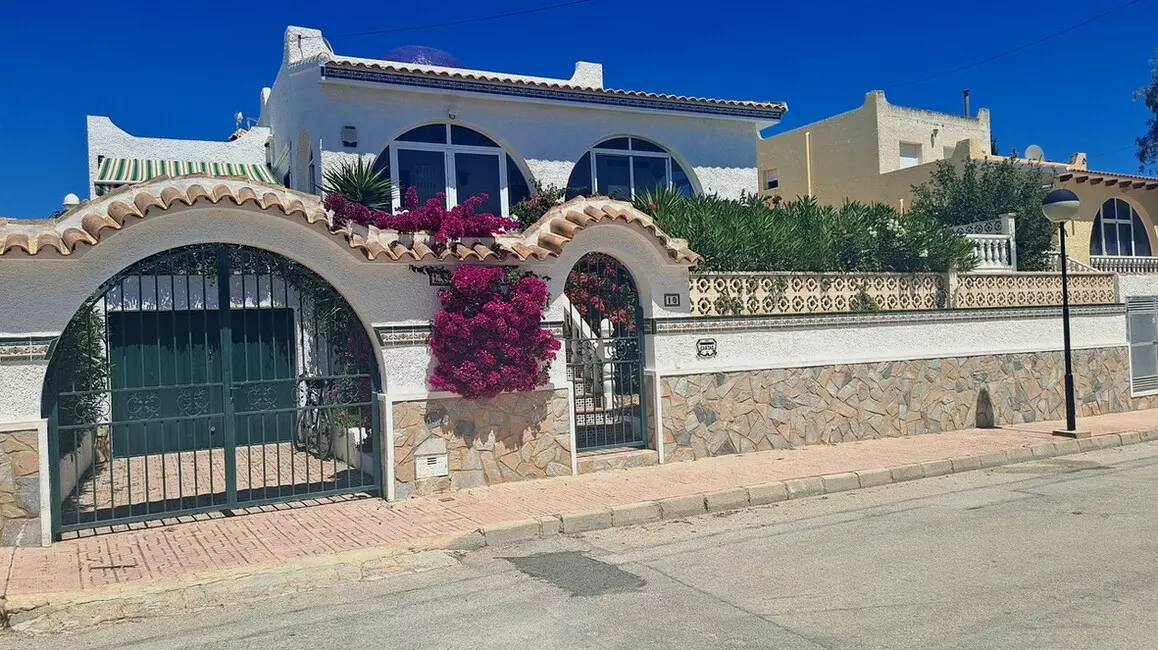 3-bedroom Villa In San Miguel De Salinas, Spain (173 M²)