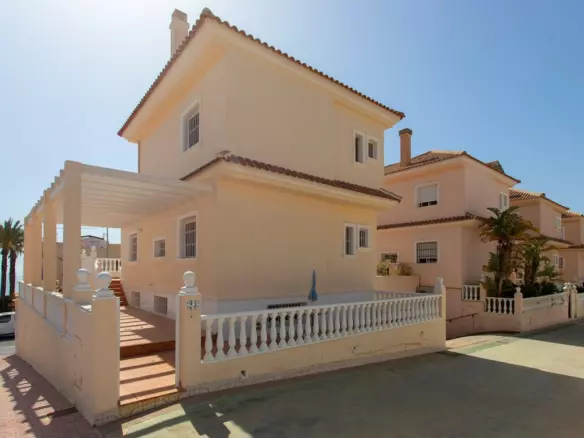 4-bedroom Villa In Torrevieja, Spain (180 M²)