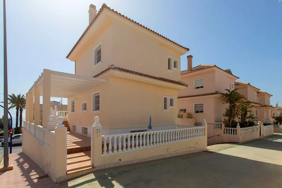 4-bedroom Villa In Torrevieja, Spain (180 M²)