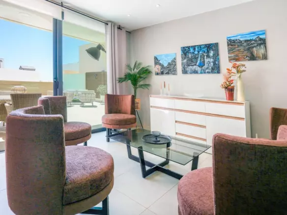 4-bedroom Villa In Benijofar, Spain (240 M²)