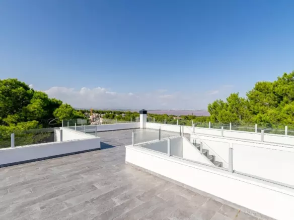 6-bedroom Villa In Torrevieja, Spain (286 M²)