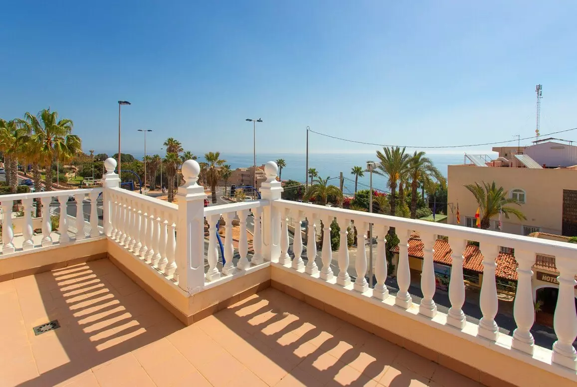 4-bedroom Villa In Torrevieja, Spain (180 M²)