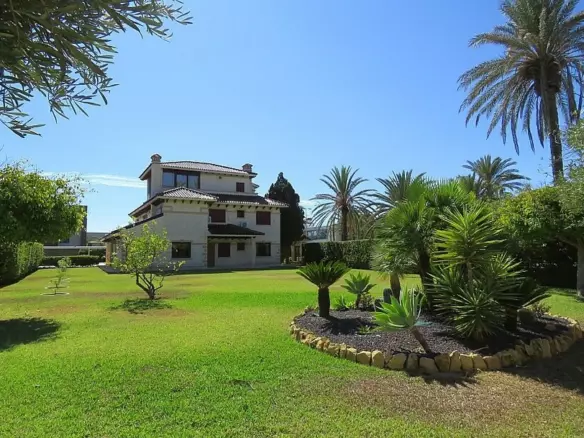 7-bedroom Villa In Cabo Roig, Spain (600 M²)