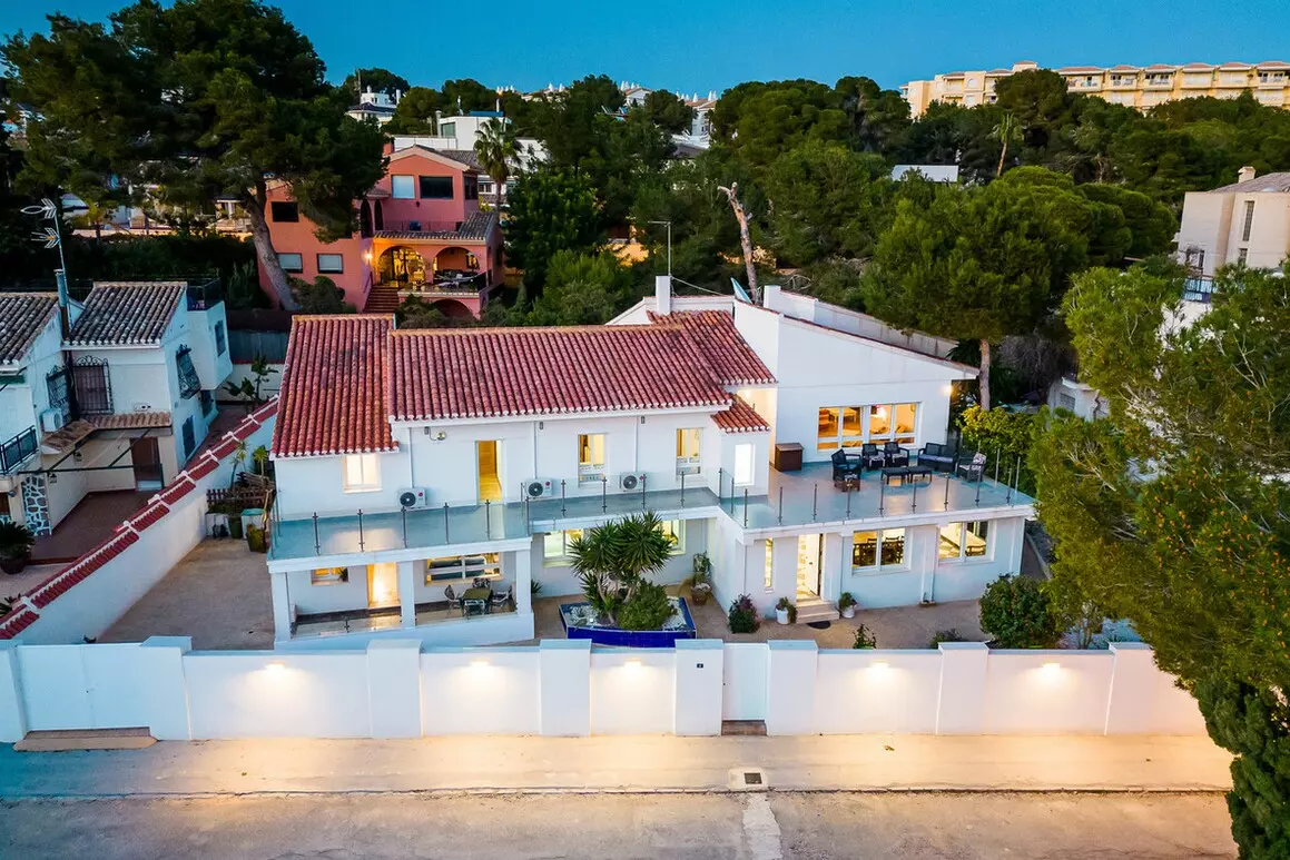 7-bedroom Villa In Orihuela Costa, Spain (512 M²)