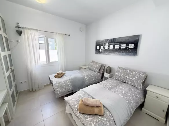 4-bedroom Villa In Pilar De La Horadada, Spain (160 M²)
