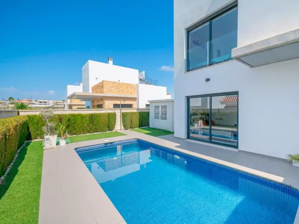 3-bedroom Villa In Rojales, Spain (136 M²)