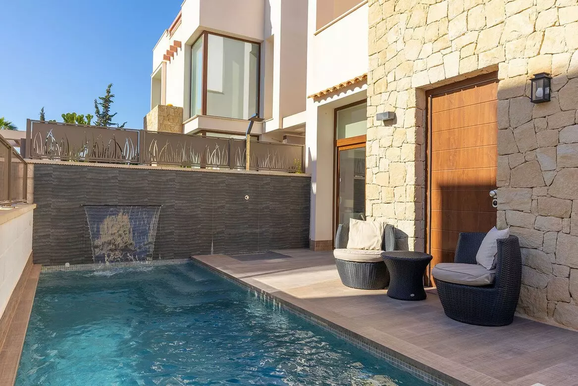 3-bedroom Villa In Rojales, Spain (153 M²)
