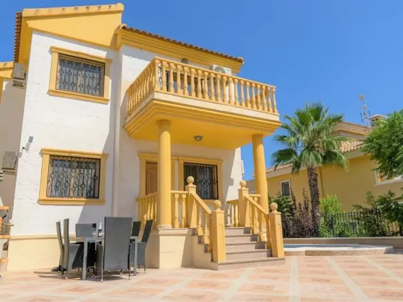 3-bedroom Villa In Alicante, Spain (132 M²)