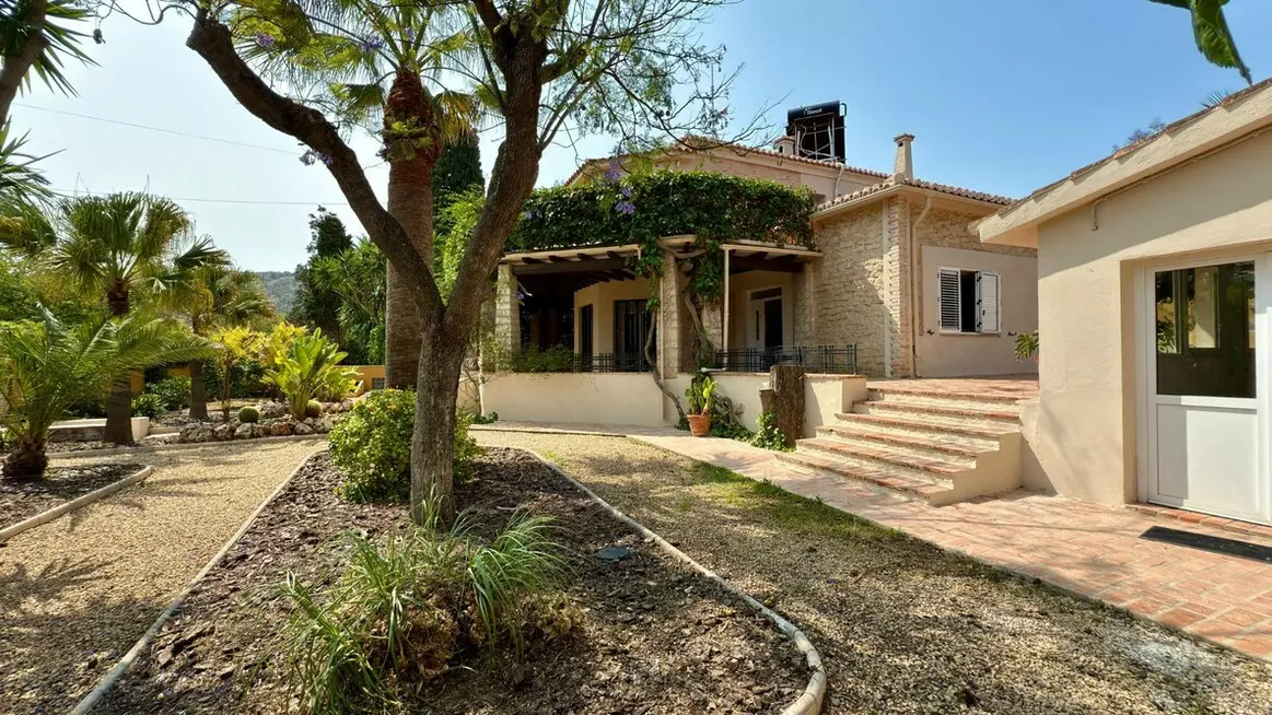 6-bedroom Villa In Alicante, Spain (500 M²)