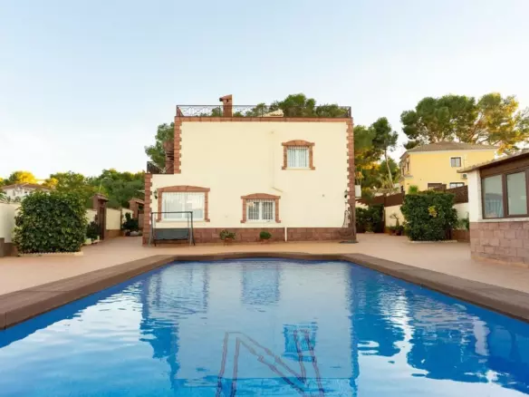 7-bedroom Villa In Orihuela Costa, Spain (284 M²)