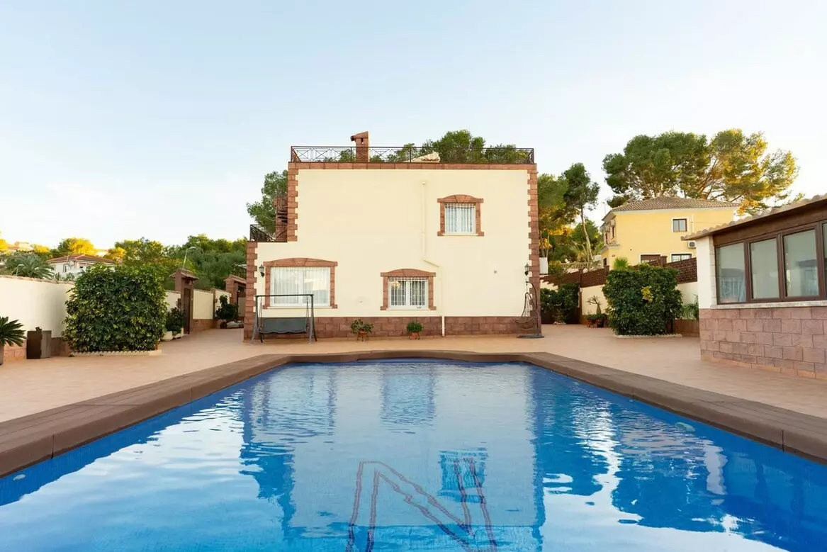 7-bedroom Villa In Orihuela Costa, Spain (284 M²)