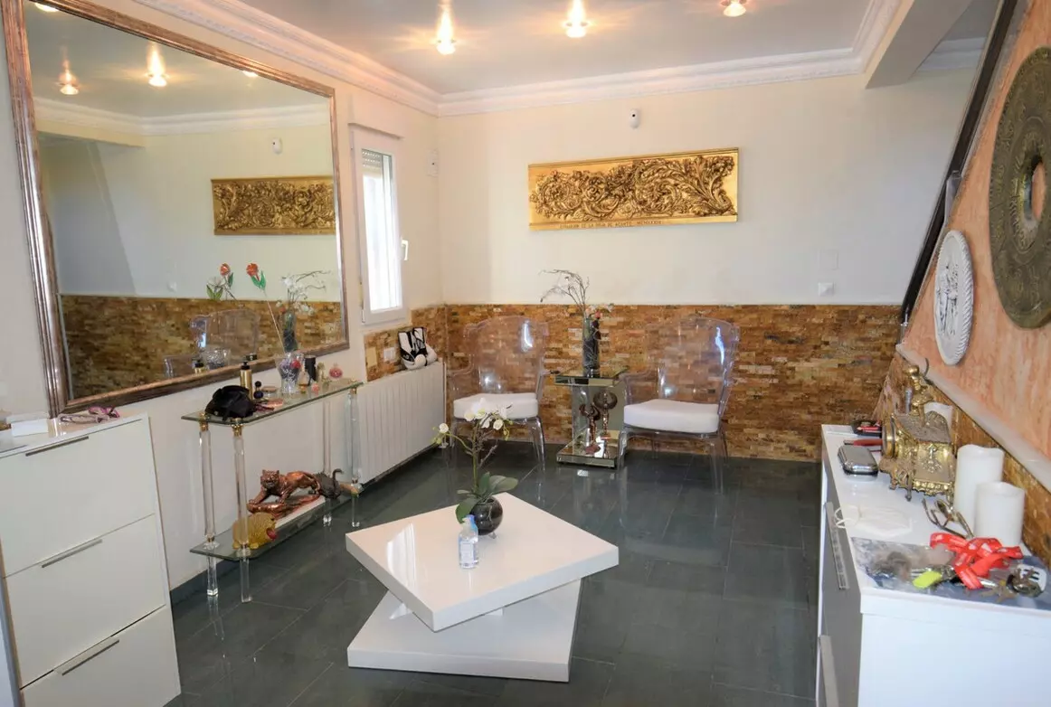 6-bedroom Villa In Guardamar Del Segura, Spain (450 M²)
