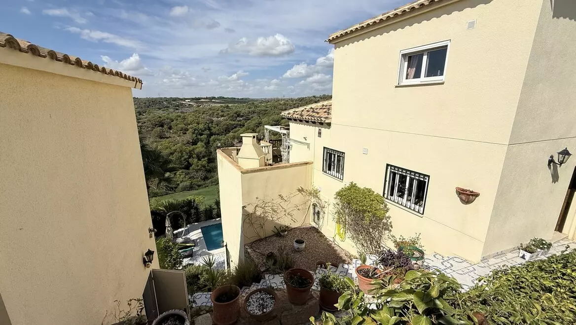 5-bedroom Villa In Orihuela Costa, Spain (214 M²)