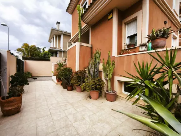 4-bedroom Villa In Alicante, Spain (405 M²)