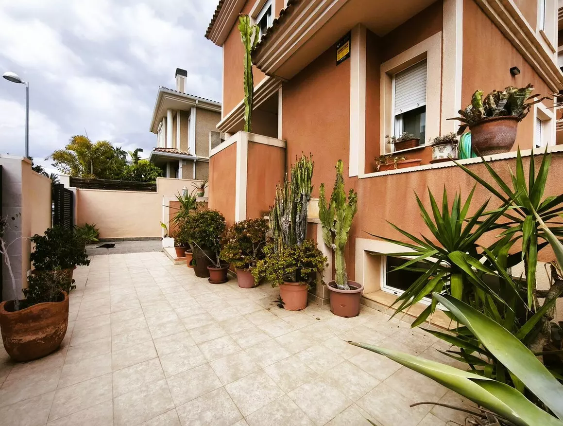 4-bedroom Villa In Alicante, Spain (405 M²)