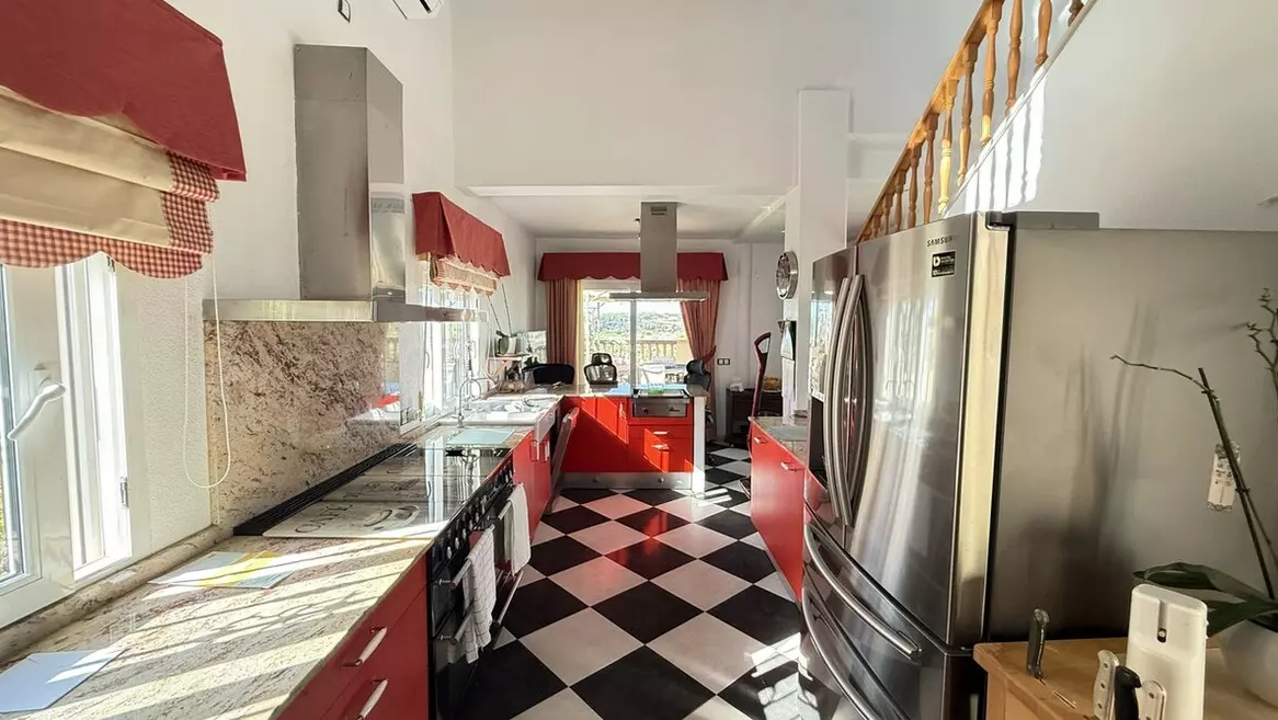 5-bedroom Villa In Orihuela Costa, Spain (214 M²)