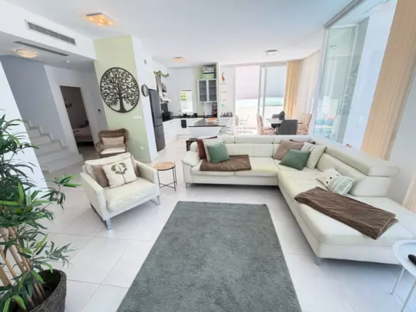 4-bedroom Villa In Pilar De La Horadada, Spain (160 M²)