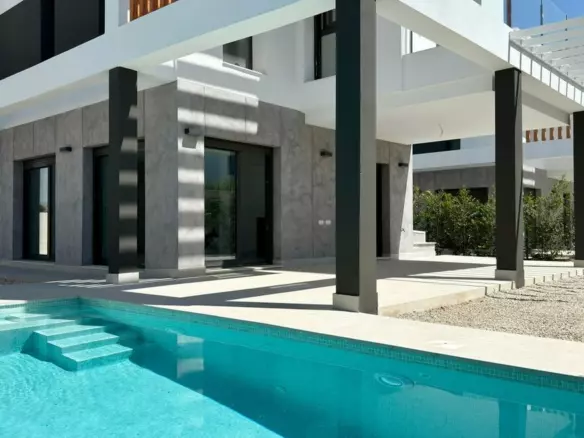 4-bedroom Villa In Alicante, Spain (224 M²)
