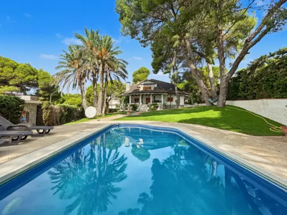 7-bedroom Villa In Orihuela Costa, Spain (450 M²)