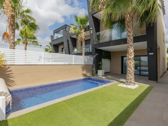 3-bedroom Villa In Benijofar, Spain (144 M²)