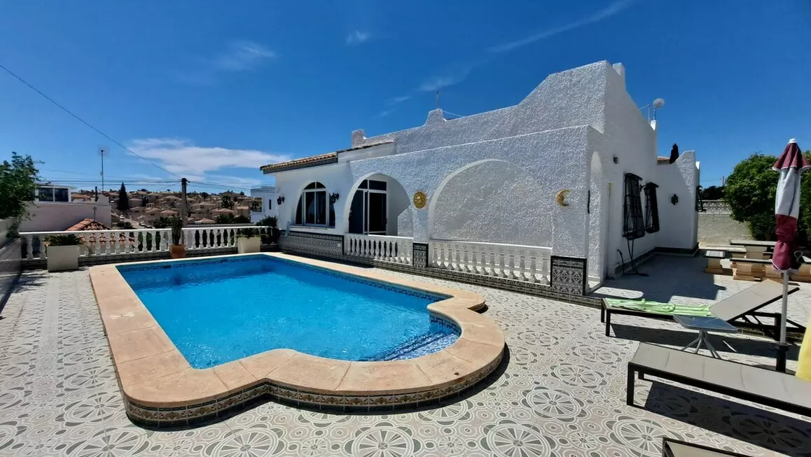 3-bedroom Villa In San Miguel De Salinas, Spain (173 M²)