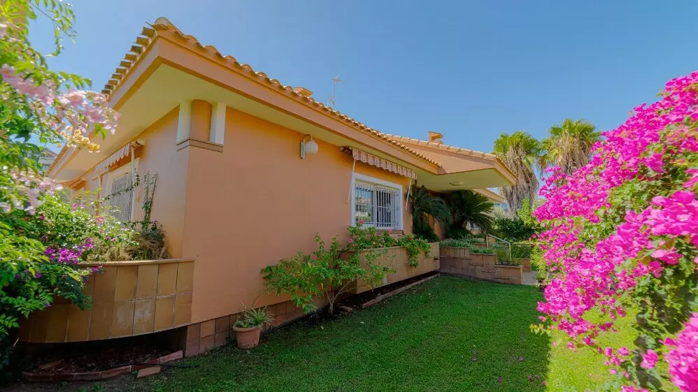 4-bedroom Villa In Orihuela Costa, Spain (487 M²)