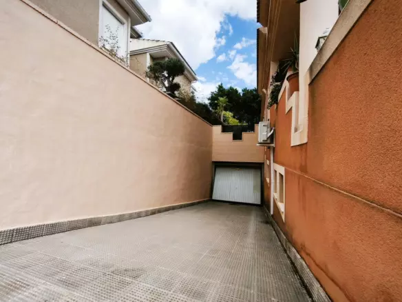 4-bedroom Villa In Alicante, Spain (405 M²)
