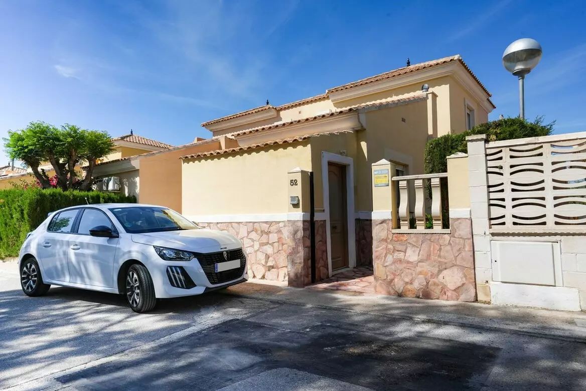 3-bedroom Semi In Alicante, Spain (105 M²)