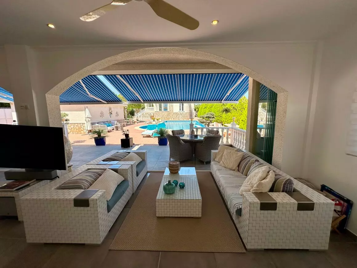 6-bedroom Villa In Rojales, Spain (405 M²)