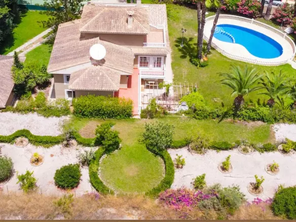 7-bedroom Villa In Orihuela Costa, Spain (430 M²)