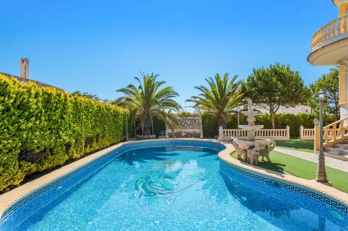 6-bedroom Villa In Orihuela Costa, Spain (760 M²)