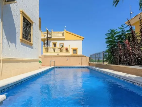 3-bedroom Villa In Alicante, Spain (132 M²)
