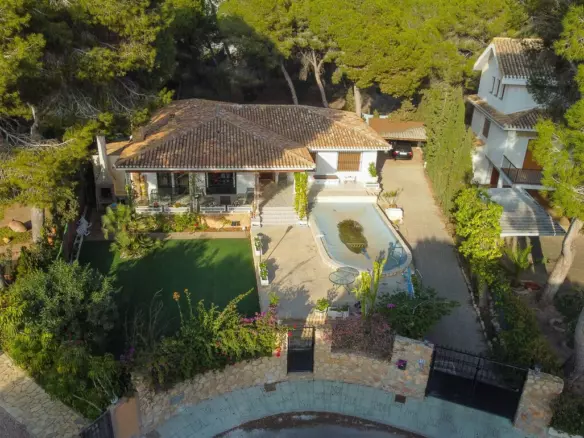 6-bedroom Villa In Orihuela Costa, Spain (204 M²)