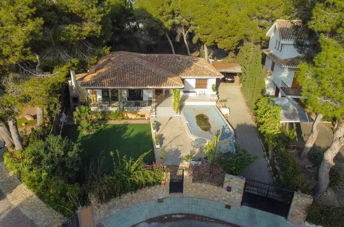 6-bedroom Villa In Orihuela Costa, Spain (204 M²)