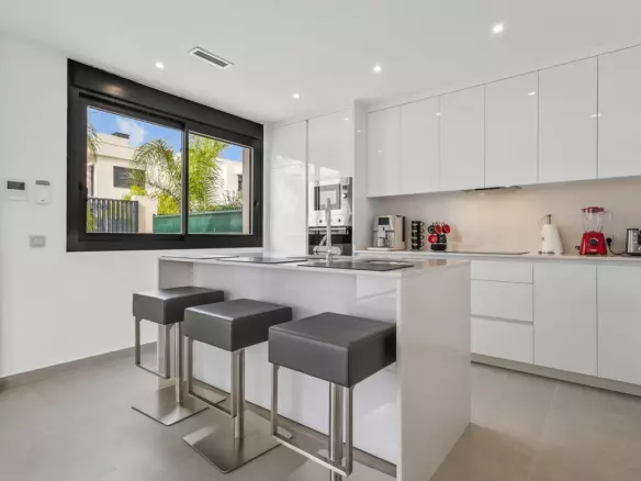 4-bedroom Villa In Algorfa, Spain (123 M²)