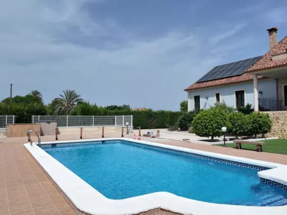6-bedroom Villa In San Isidro, Spain (447 M²)