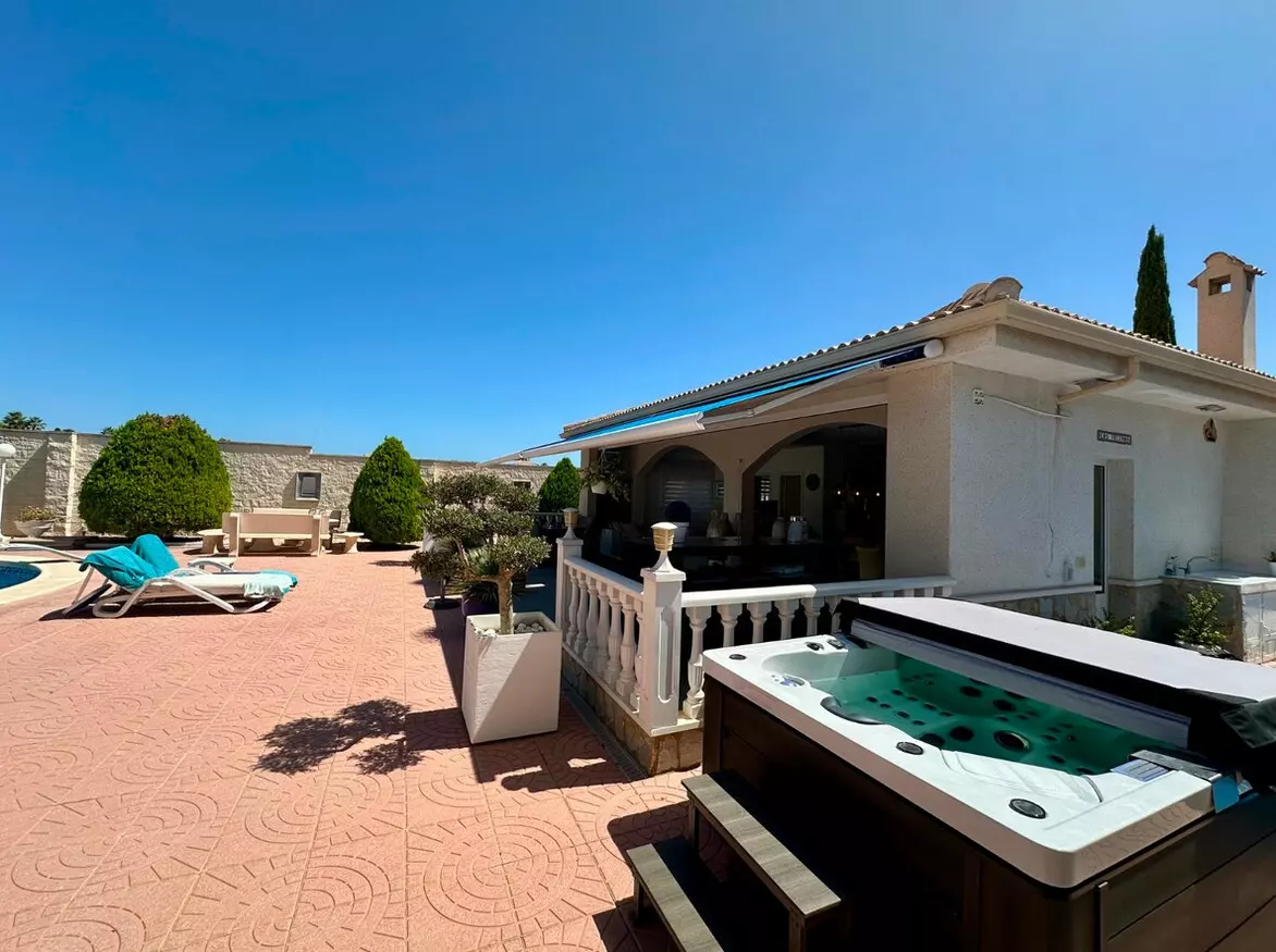 6-bedroom Villa In Rojales, Spain (405 M²)