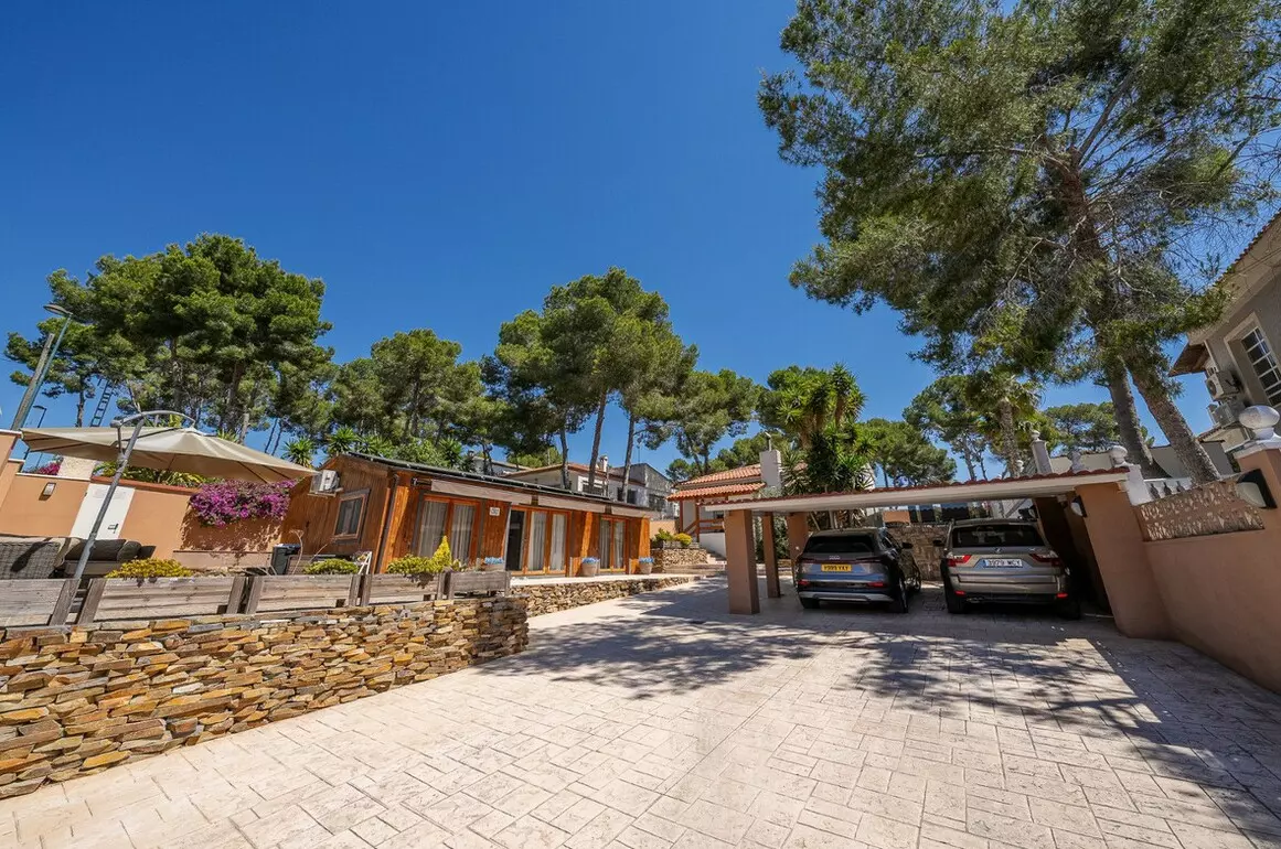4-bedroom Villa In Pilar De La Horadada, Spain (168 M²)