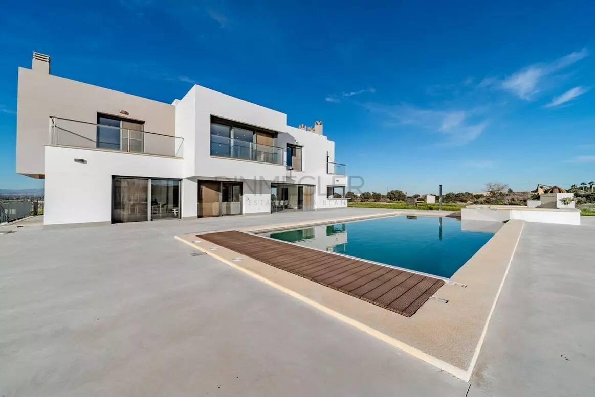 5-bedroom Villa In San Fulgencio, Spain (506 M²)