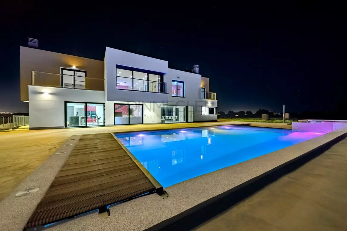 5-bedroom Villa In San Fulgencio, Spain (506 M²)