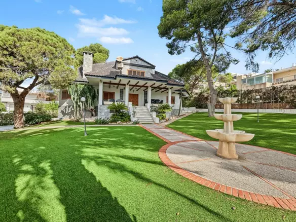 7-bedroom Villa In Orihuela Costa, Spain (450 M²)