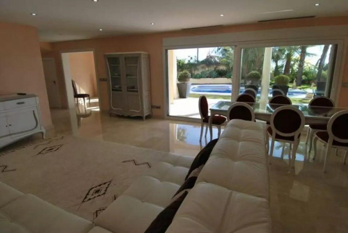 4-bedroom Villa In Alicante, Spain (464 M²)