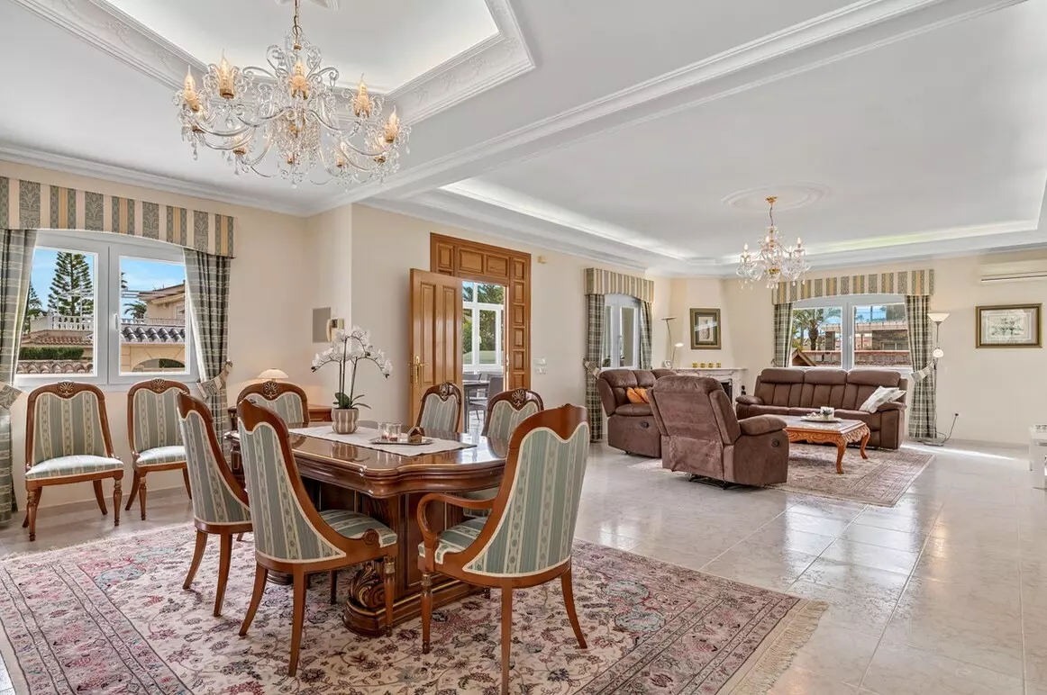 4-bedroom Villa In Rojales, Spain (292 M²)