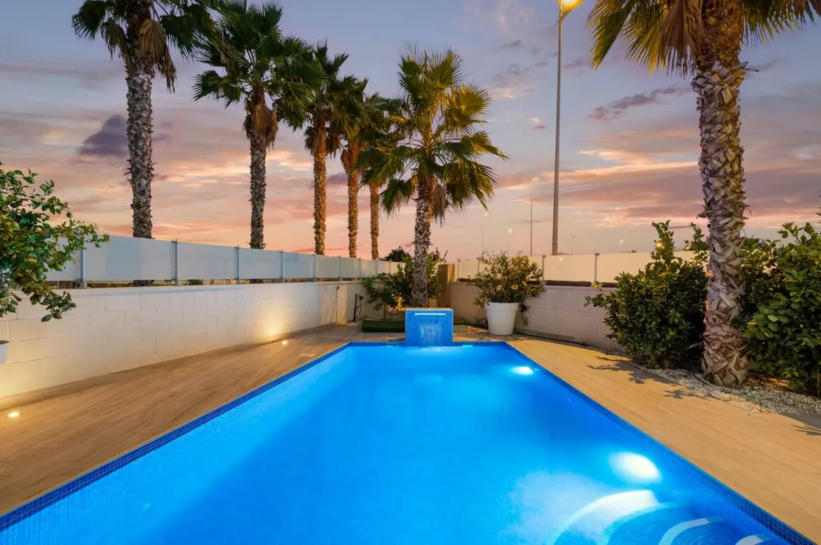 5-bedroom Villa In Orihuela Costa, Spain (180 M²)
