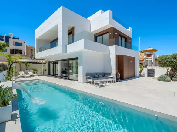 4-bedroom Villa In Guardamar Del Segura, Spain (194 M²)
