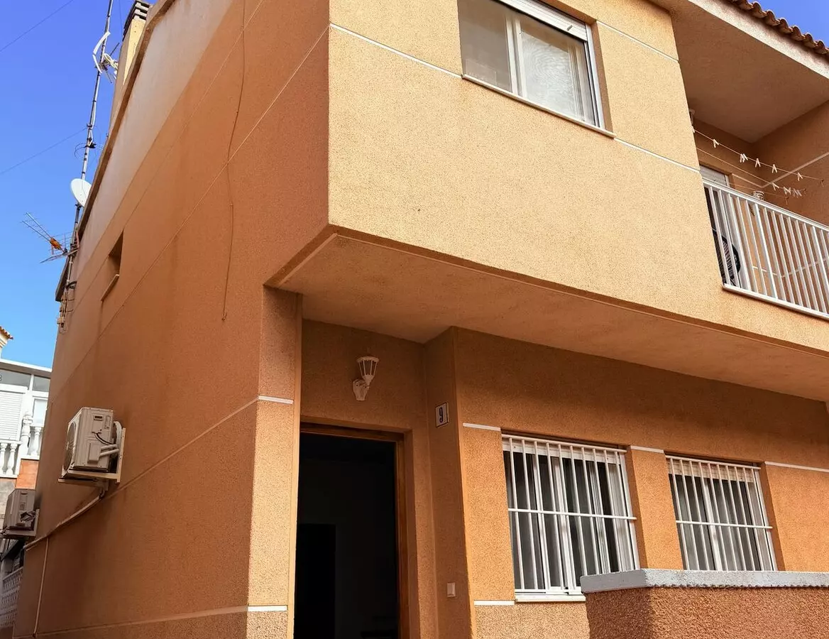 4-bedroom Villa In Santa Pola, Spain (90 M²)