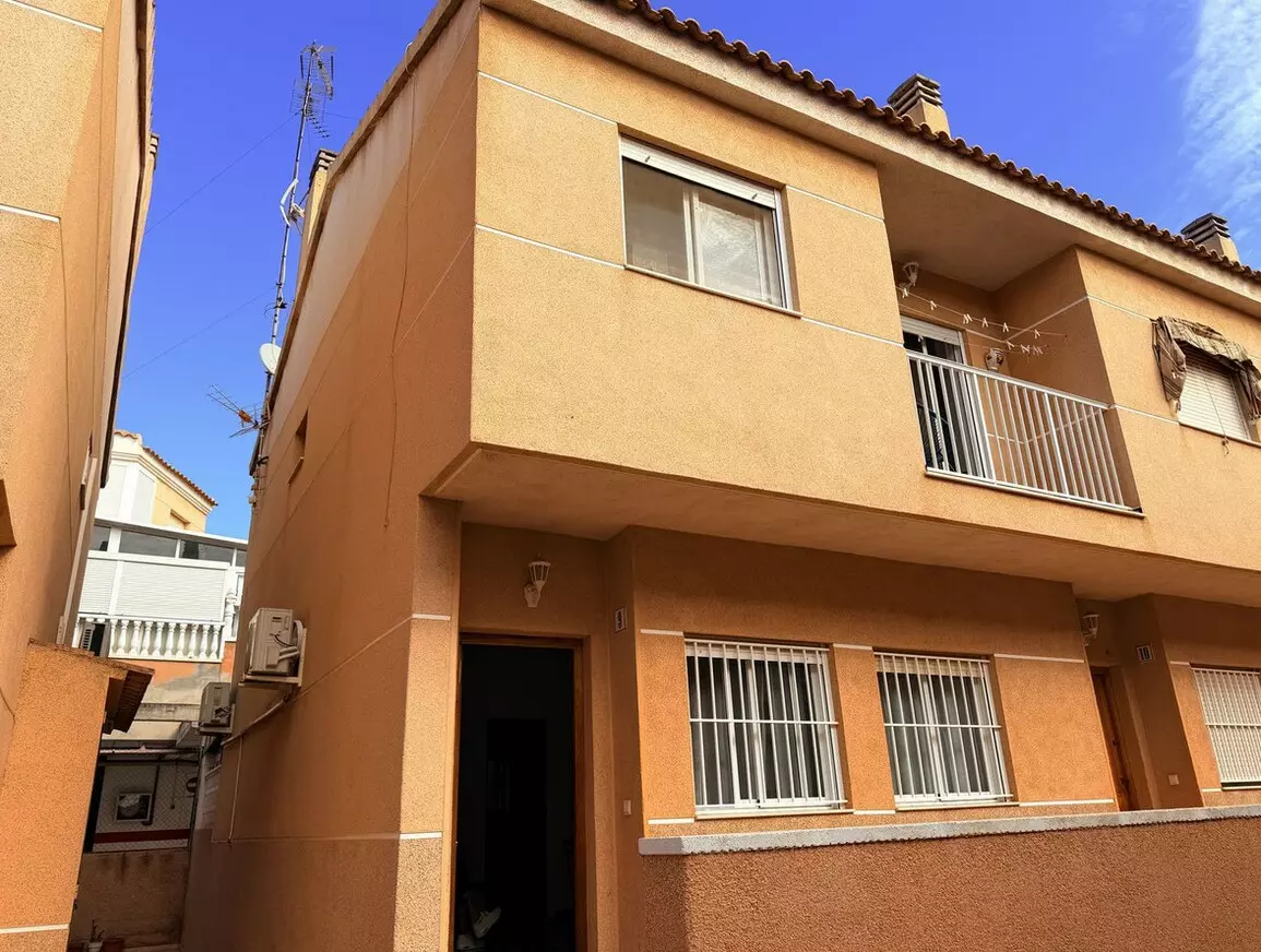 4-bedroom Villa In Santa Pola, Spain (90 M²)