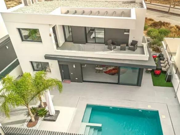 4-bedroom Villa In Algorfa, Spain (123 M²)